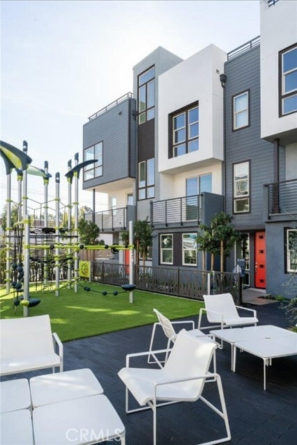 Building Photo - 164 Placemark