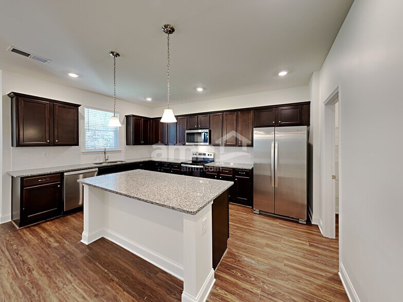 Building Photo - 190 Rivulet Dr
