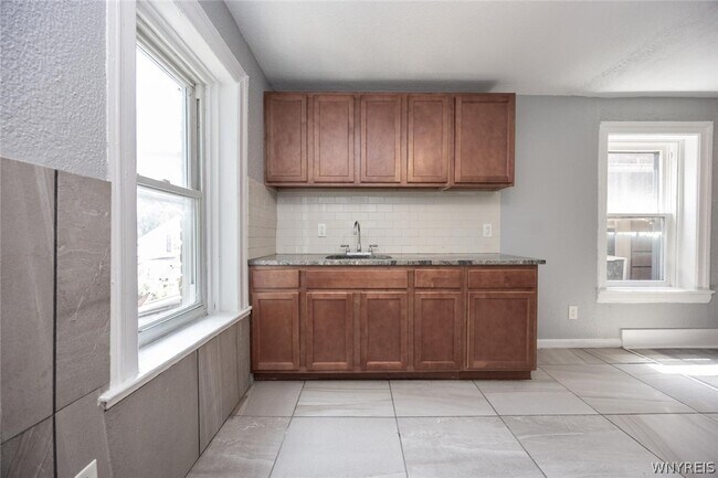 Building Photo - 1023 15th St