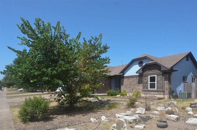 Building Photo - 16402 Malden Dr