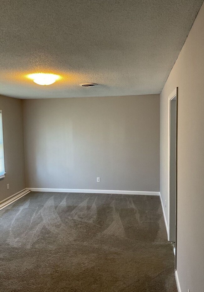 Building Photo - Available Now!!  Walking Distance to Downtown Bessemer City