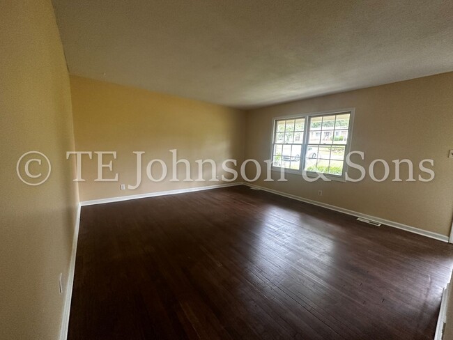 Building Photo - Spacious 3 Bedroom Home in Winston Salem