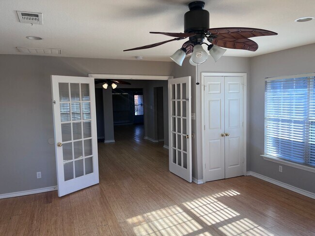 Building Photo - Beautiful 3 bed/2 bath home in West Sherman!