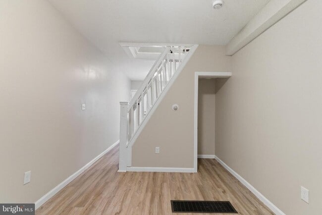 Primary Photo - 2528 Collins St