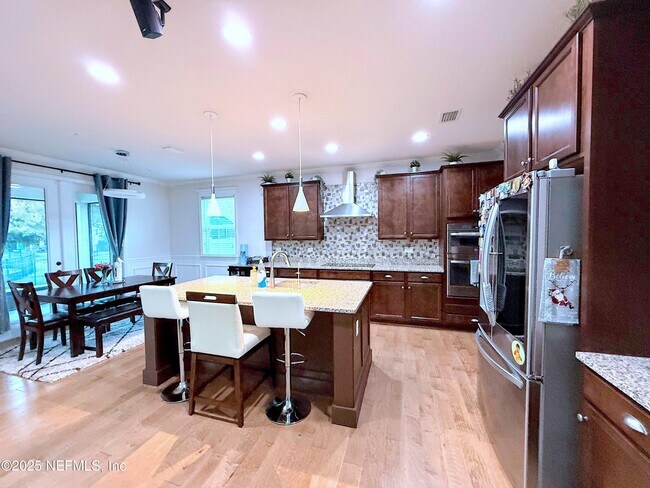 Building Photo - 102 Ann Scott Dr