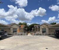 Building Photo - 215 W Albatross Ave