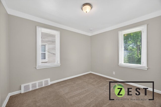 Building Photo - Affordable 3 BED 1 BATH Bungalow Home!