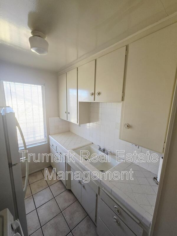 Building Photo - 4619 Lexington Ave