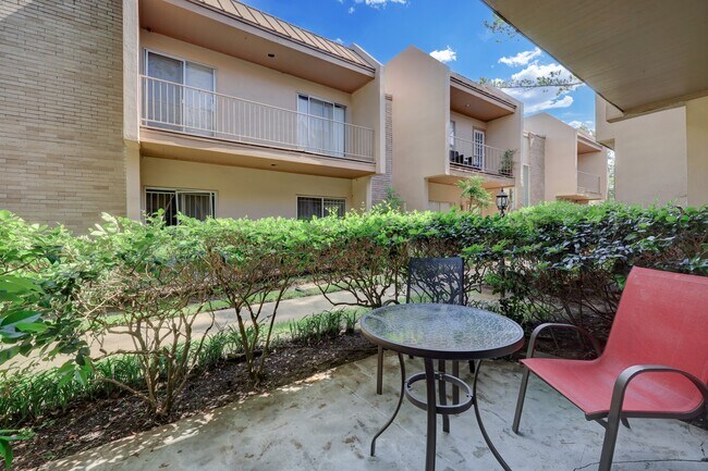 Building Photo - 1115 Augusta Dr