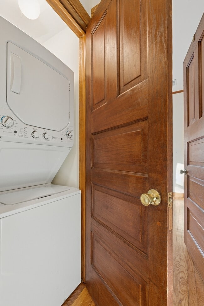 Building Photo - 5202 N Lakewood Ave