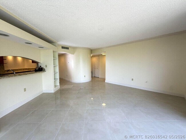 Building Photo - 21085 NE 34th Ave