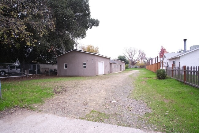 Building Photo - Perfect multi-family property! A 3-bed, 2-bath home for $2,400, plus a separate in-law studio ava...