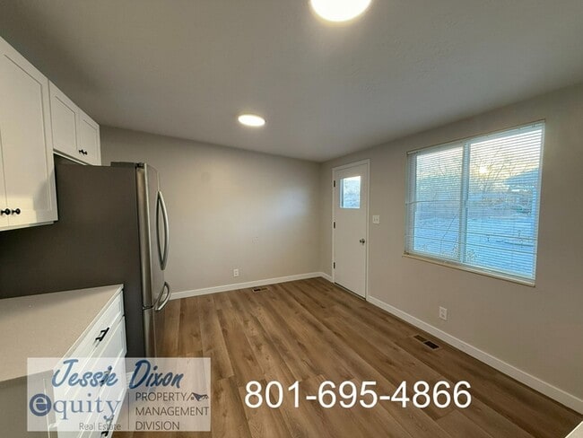 Building Photo - 364 Ann St