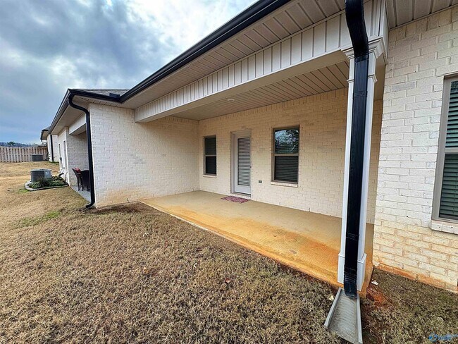 Building Photo - 7517 Doris Ruth Ln SE