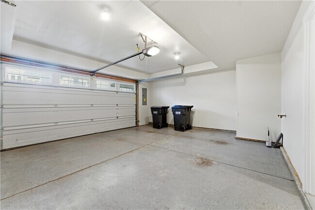 Building Photo - 335 Osona Ln