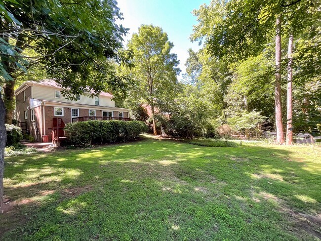Building Photo - 731 Ashmeade Rd