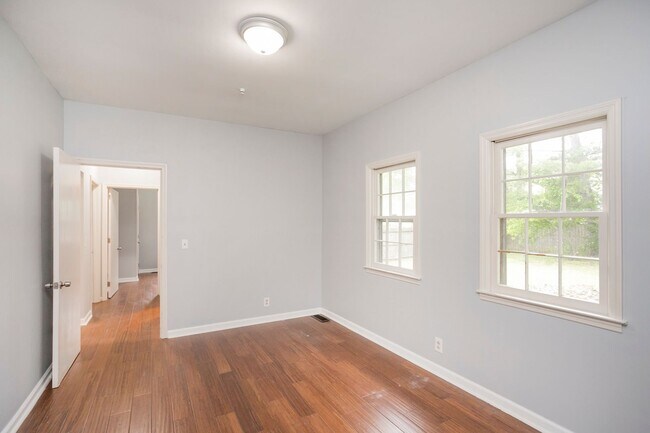 Building Photo - Lovely Home in Old Hickory