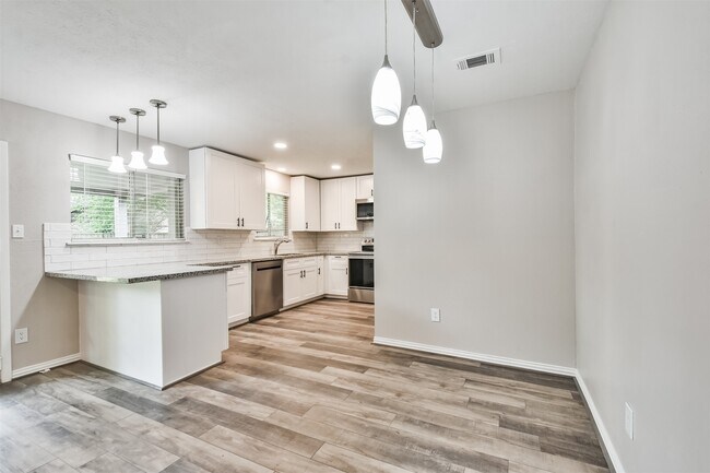 Building Photo - 6103 Fallengate Dr