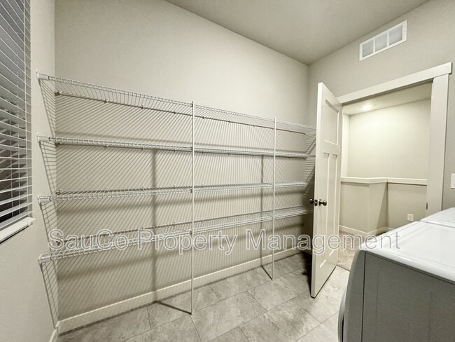 Building Photo - 7181 SE Benedict St