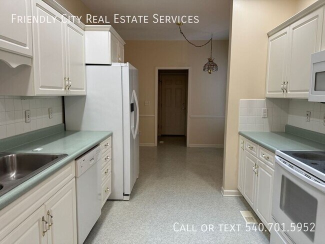 Building Photo - Beautiful Duplex at Spring Oaks