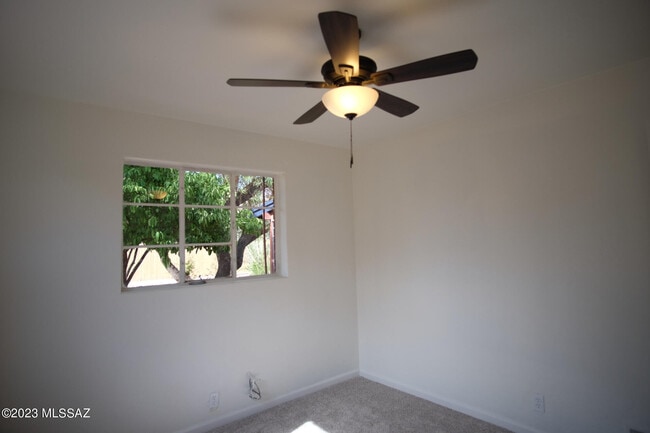 Building Photo - 721 E Joan Pl