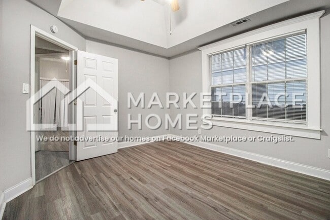 Building Photo - 1638 Mercer Ave