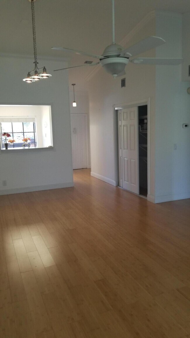 Building Photo - 2289 SW 15th St