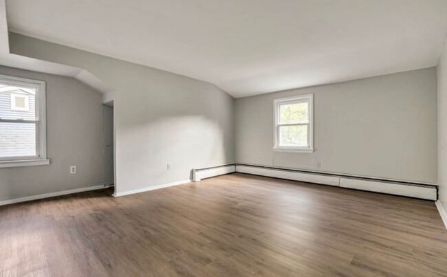 Building Photo - 34 Oak St