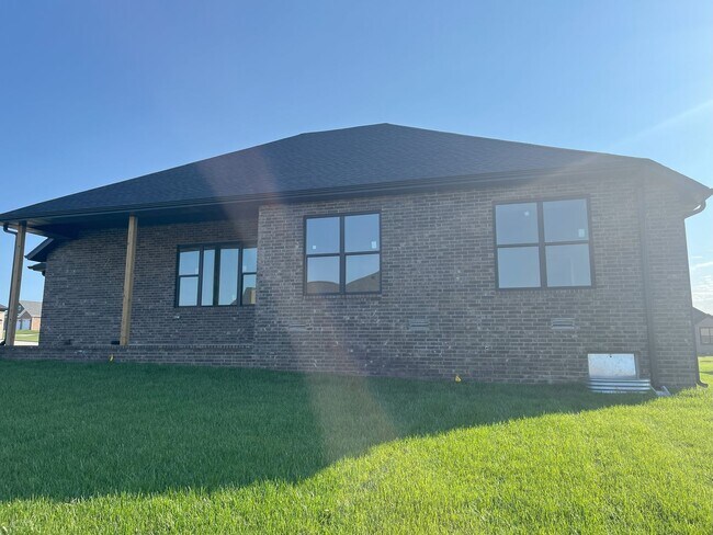 Building Photo - Nearly-new 4-bedroom, 2-bath home in the exclusive Lion's Gate Neighborhood!!!