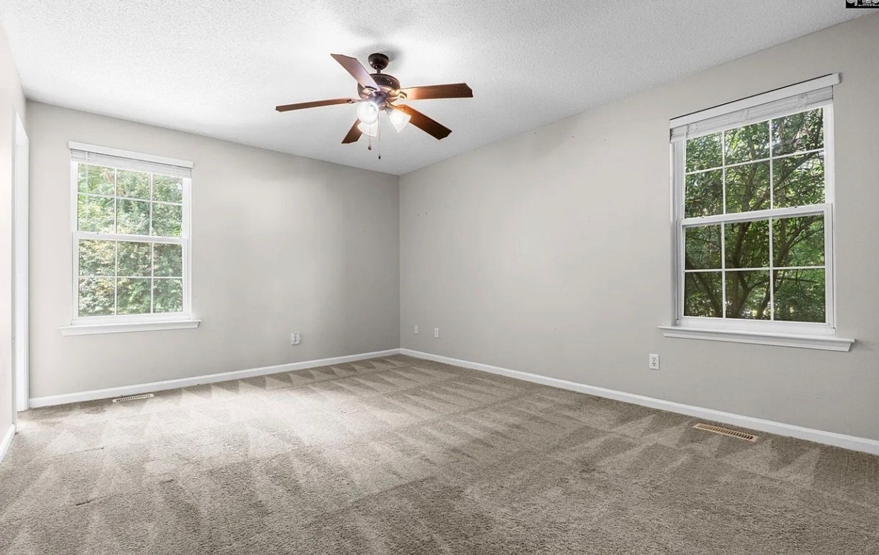 Building Photo - 4223 Woodridge Dr