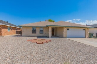 Building Photo - 3 Bedroom 2 Bath Home
