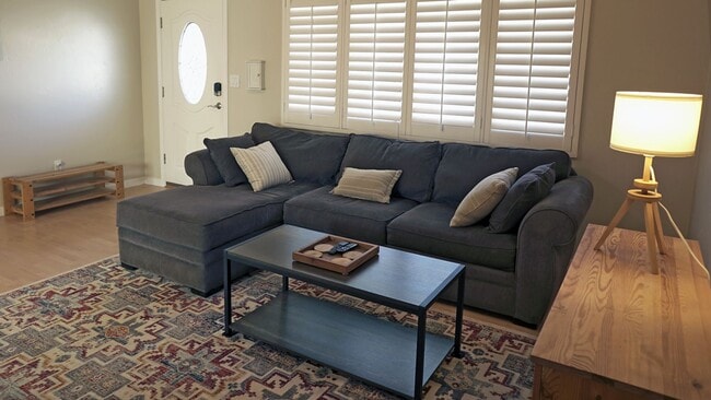 Building Photo - Updated 3 Bed, 2 Bath House in the Heart of Santee!