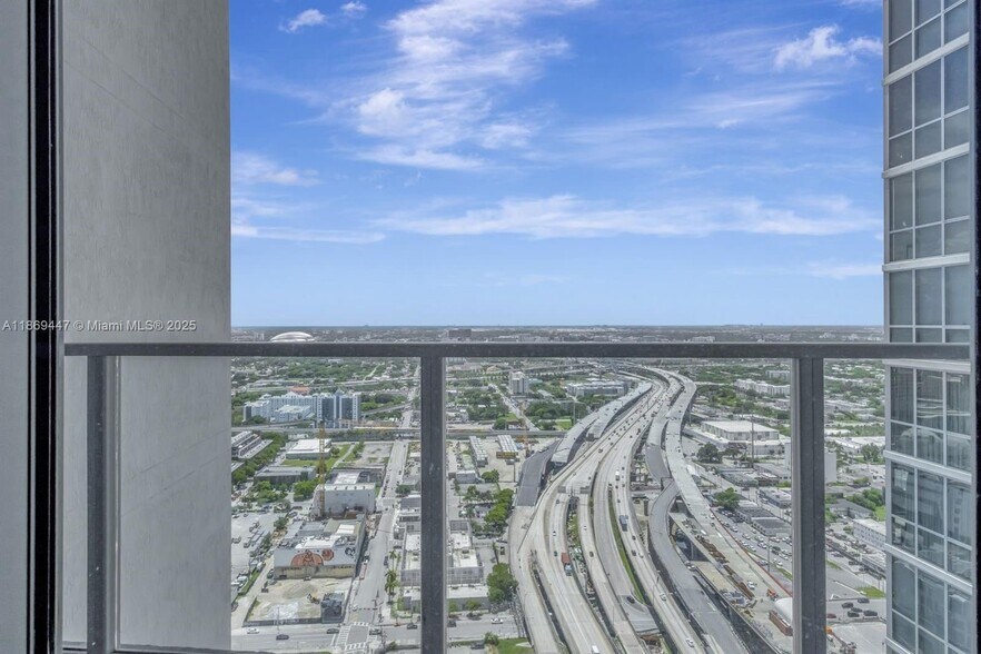 Building Photo - 1100 Biscayne Blvd