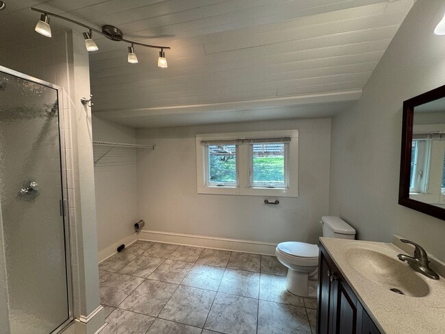 Building Photo - North AVL - Updated Spacious 2/2 Home