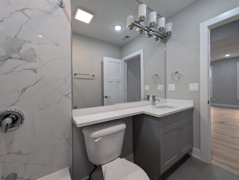 Building Photo - 437 W Belden