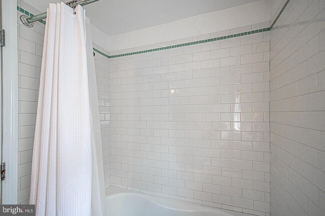 Building Photo - 2035 Carpenter St