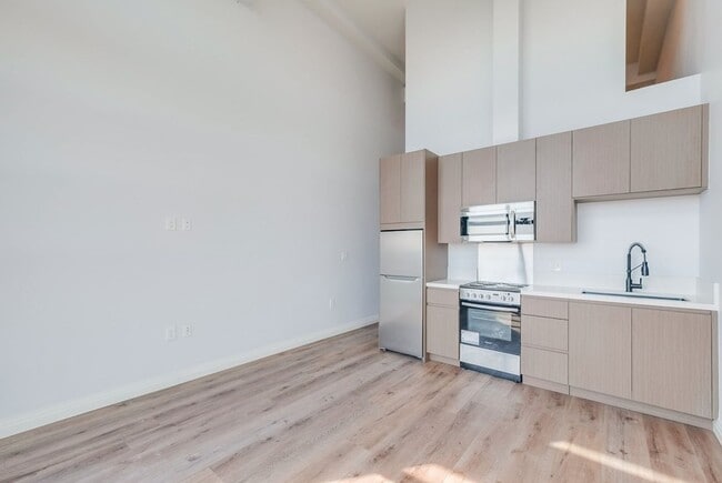 Building Photo - Prime Koreatown Brand New 2 Story Loft Style Unit! 6 Weeks Free Rent Concession