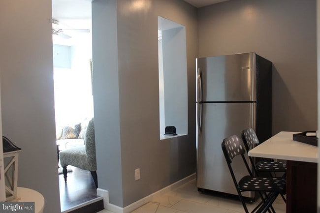 Building Photo - 5923 N Broad St