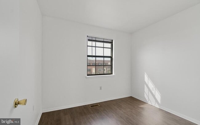 Building Photo - 21 Holland Hill Ct