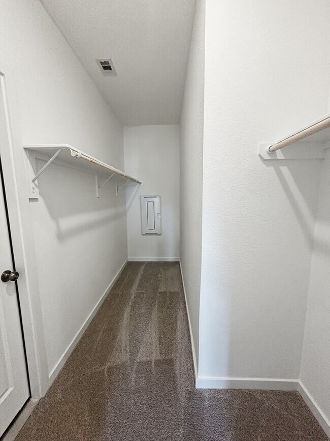 Building Photo - 26915 Nightingale Songs Dr