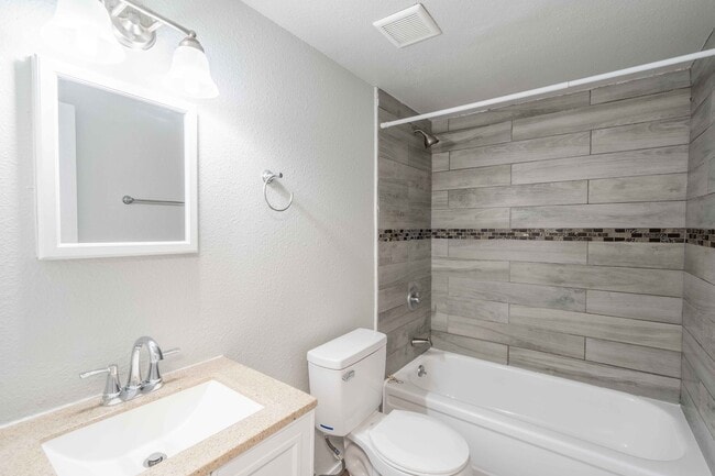 Building Photo - 1 Bed | 1 Bath | $975