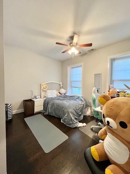 Building Photo - 998 Tremont St