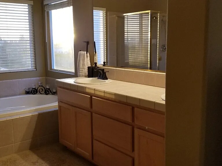 Building Photo - 3004 Fox Hill Dr