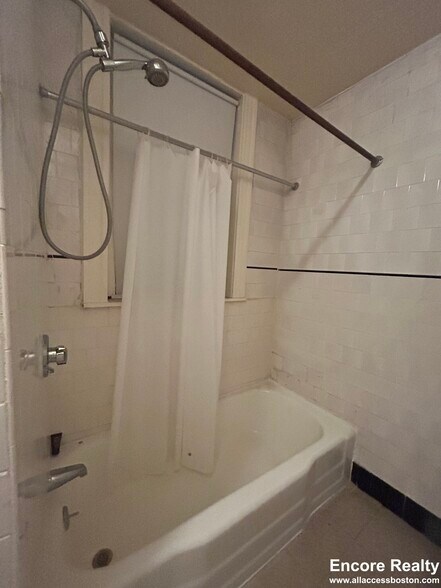Building Photo - 376 Riverway