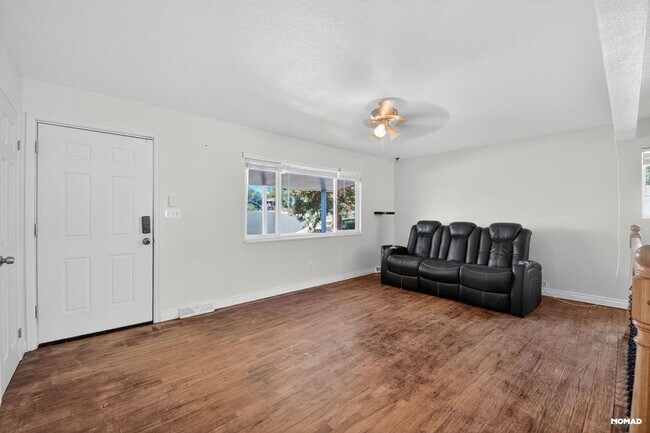 Building Photo - 7882 Elder Cir