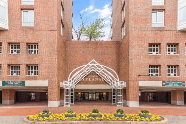 Building Photo - 75-83-83 Cambridge Pkwy