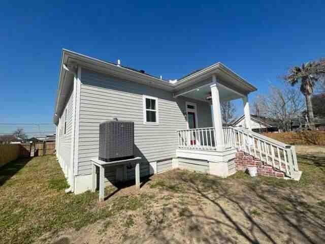 Building Photo - 2201 Esteban St