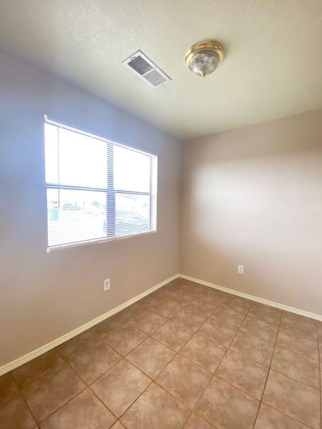 Building Photo - 2BR/1Bath - 4 Plex in Rio Rancho