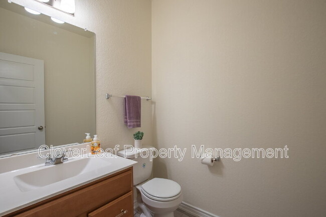 Building Photo - 571 Pebble Bend