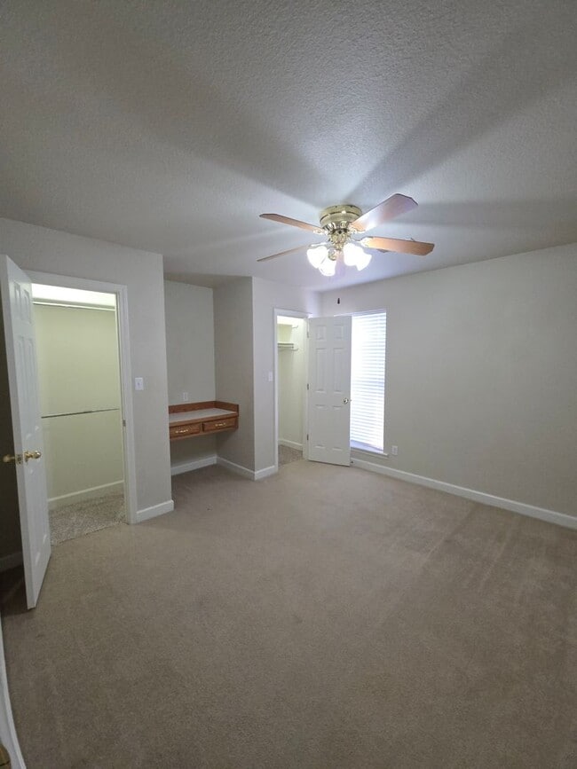 Building Photo - 2102 S Greenwich Ave